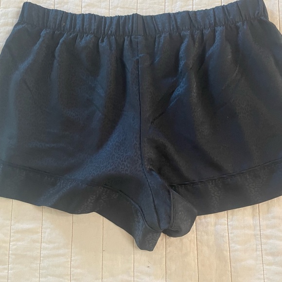 Victoria's Secret Black Animal Print Sleep Shorts - Picture 5 of 10